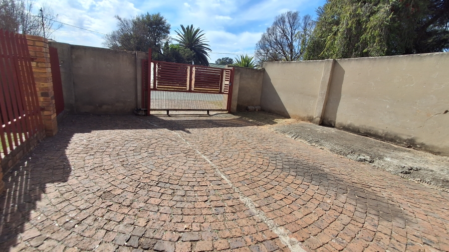 To Let 1 Bedroom Property for Rent in Dunnottar Gauteng