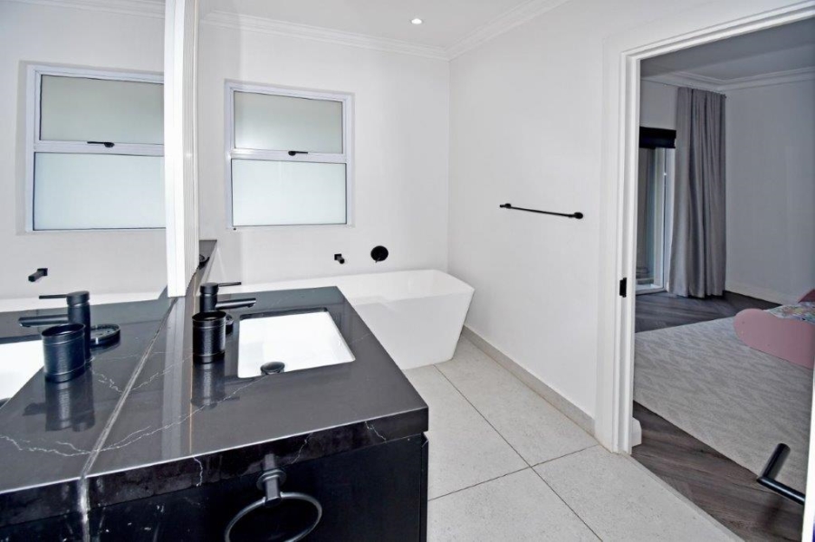 To Let 4 Bedroom Property for Rent in Atholl Gauteng