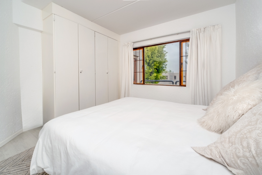 2 Bedroom Property for Sale in Magaliessig Gauteng