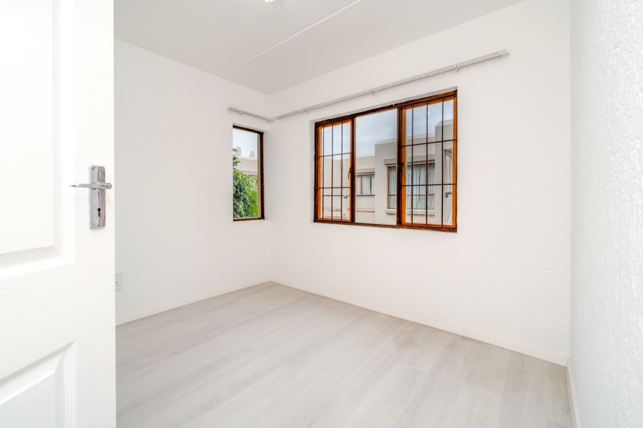 2 Bedroom Property for Sale in Magaliessig Gauteng