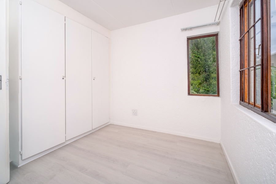 2 Bedroom Property for Sale in Magaliessig Gauteng