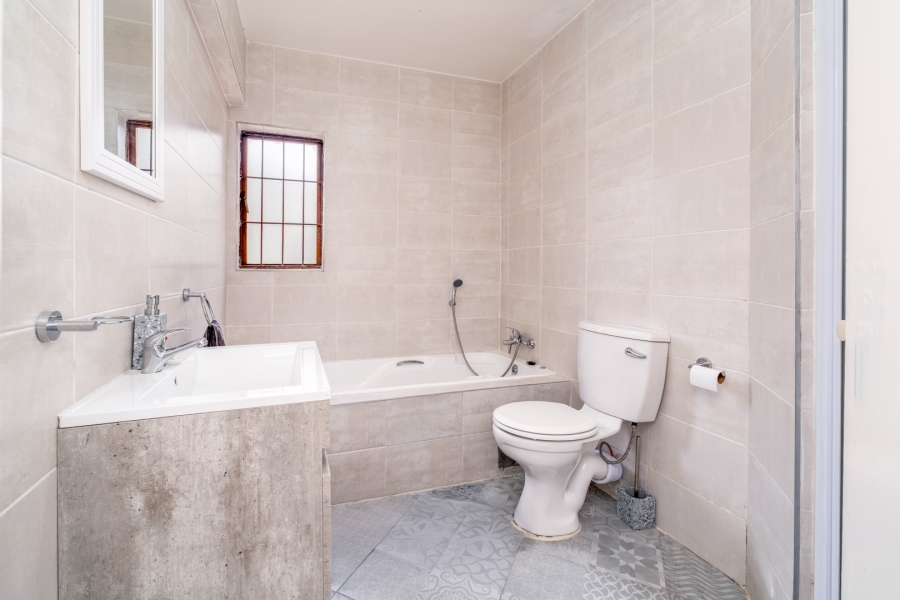 2 Bedroom Property for Sale in Magaliessig Gauteng