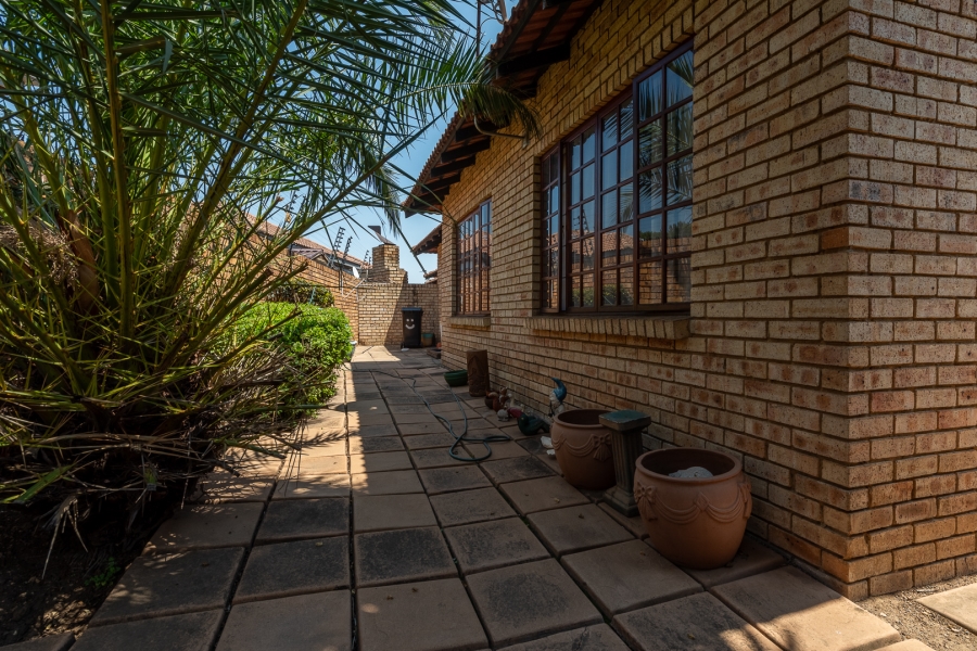 To Let 3 Bedroom Property for Rent in New Market Gauteng