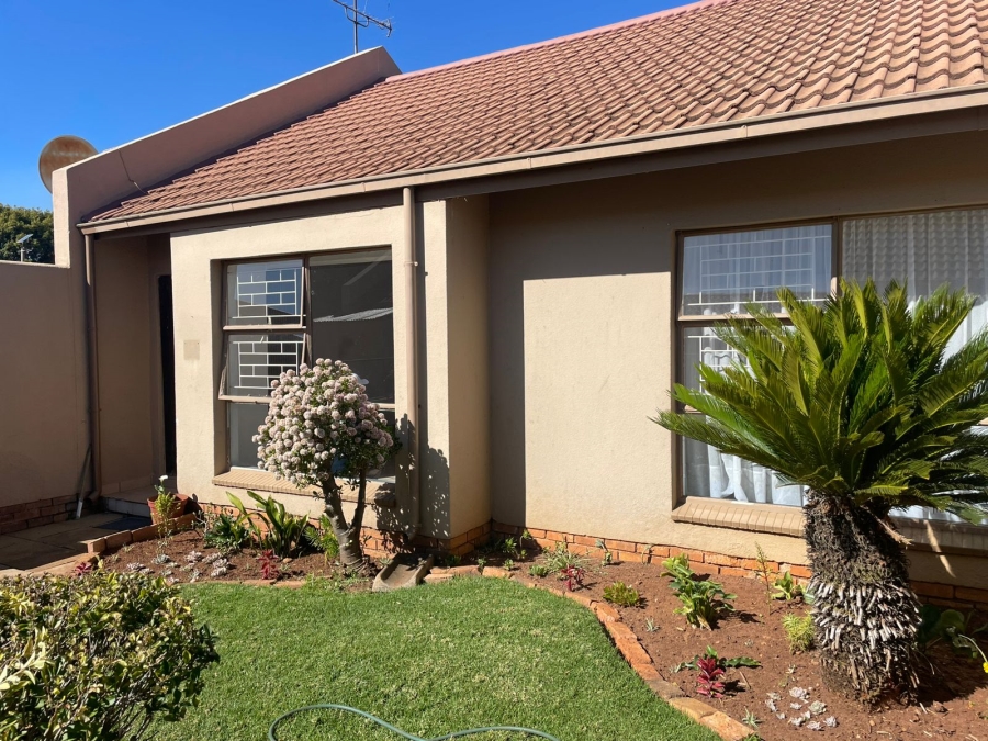 2 Bedroom Property for Sale in Birchleigh North Gauteng