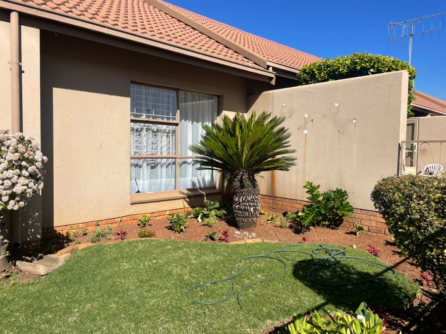 2 Bedroom Property for Sale in Birchleigh North Gauteng