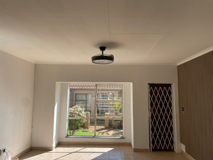 2 Bedroom Property for Sale in Birchleigh North Gauteng