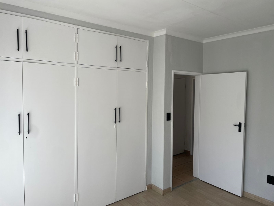 2 Bedroom Property for Sale in Birchleigh North Gauteng
