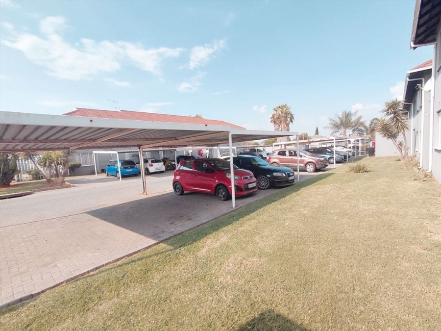 2 Bedroom Property for Sale in Glen Marais Gauteng