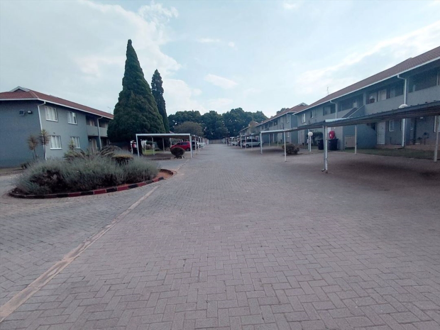 2 Bedroom Property for Sale in Glen Marais Gauteng