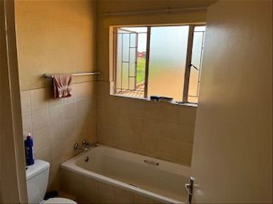 2 Bedroom Property for Sale in Edleen Gauteng