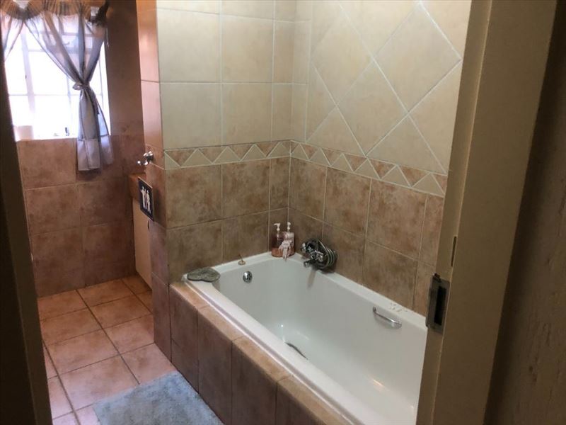 4 Bedroom Property for Sale in Glen Marais Gauteng