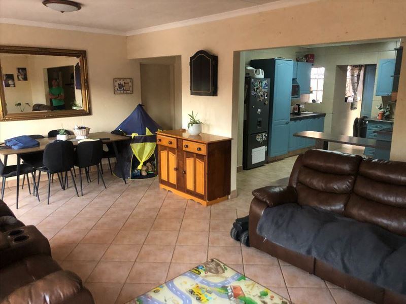 4 Bedroom Property for Sale in Glen Marais Gauteng