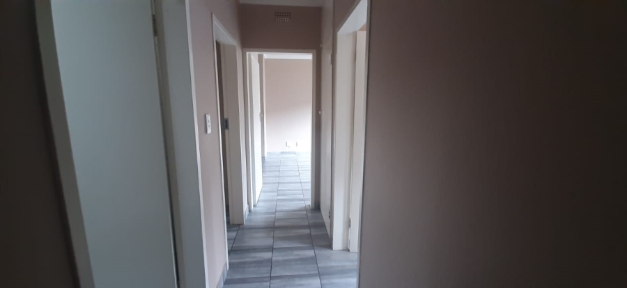 3 Bedroom Property for Sale in Birchleigh Gauteng