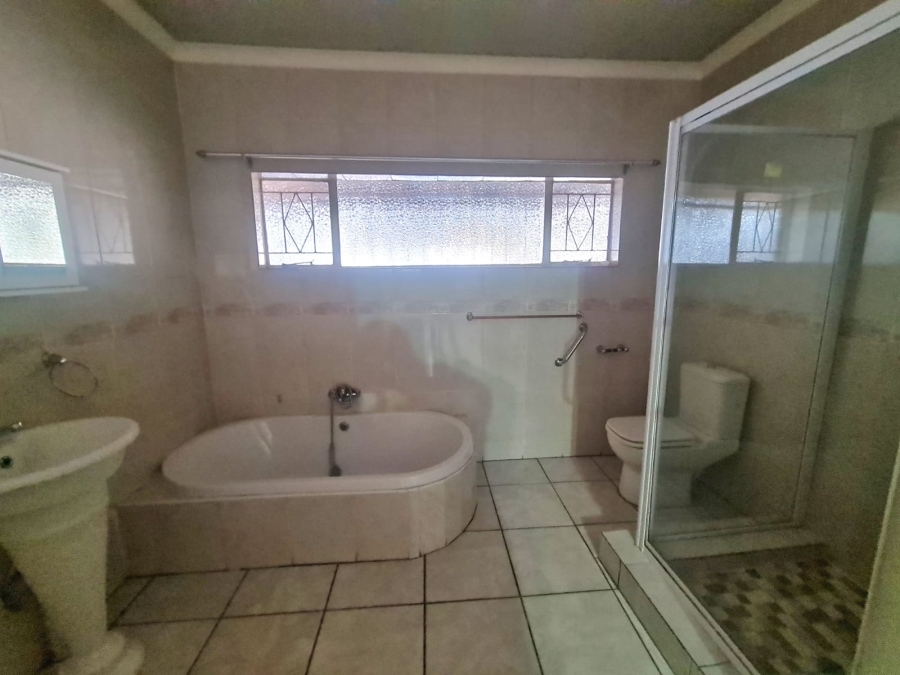 3 Bedroom Property for Sale in Vanderbijlpark SE 6 Gauteng
