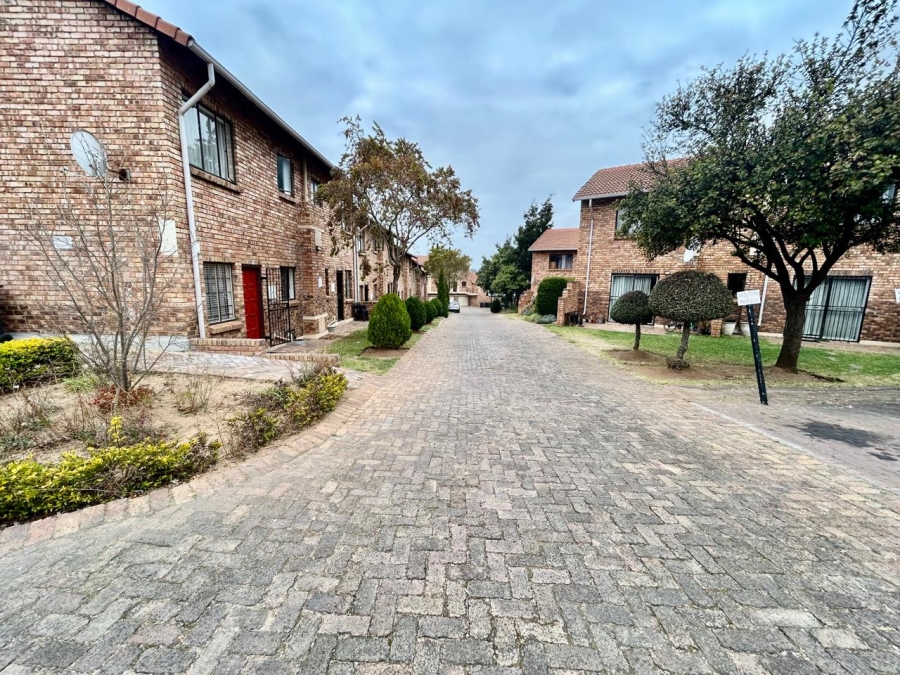 2 Bedroom Property for Sale in Halfway Gardens Gauteng