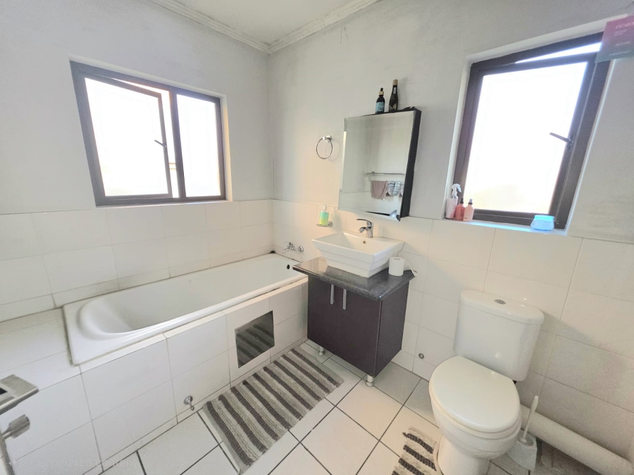 2 Bedroom Property for Sale in Noordwyk Gauteng