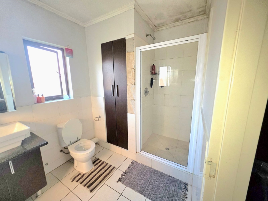 2 Bedroom Property for Sale in Noordwyk Gauteng