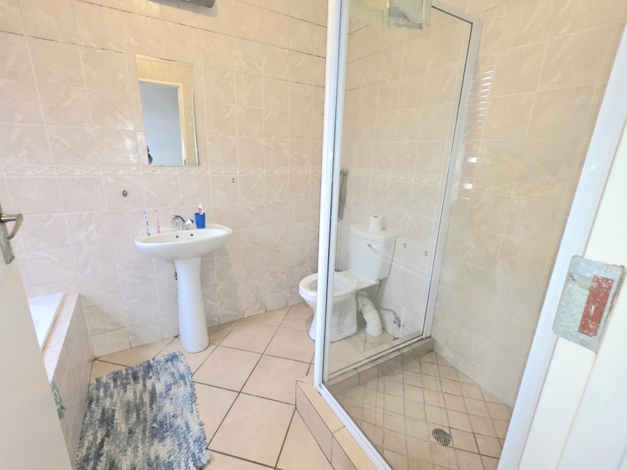 3 Bedroom Property for Sale in Noordwyk Gauteng