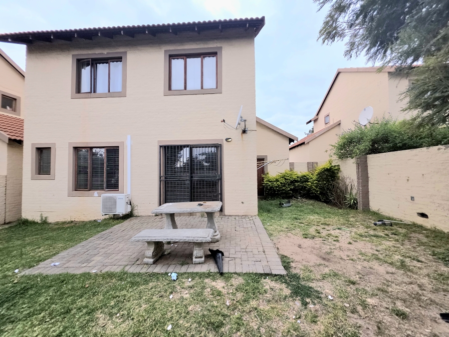3 Bedroom Property for Sale in Noordwyk Gauteng