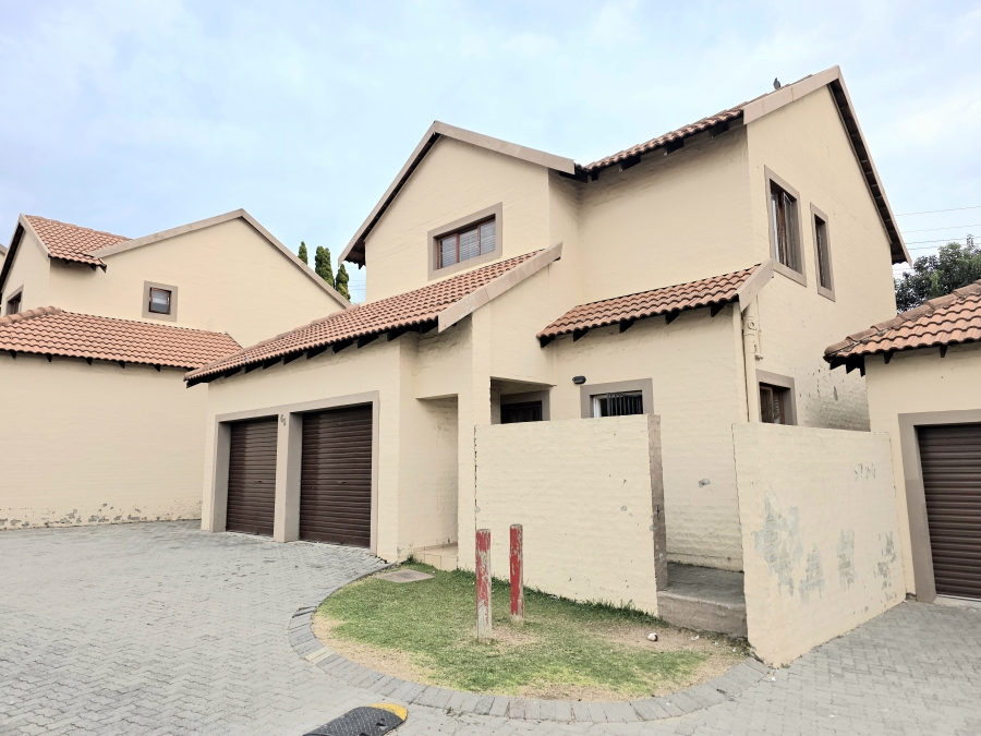 3 Bedroom Property for Sale in Noordwyk Gauteng