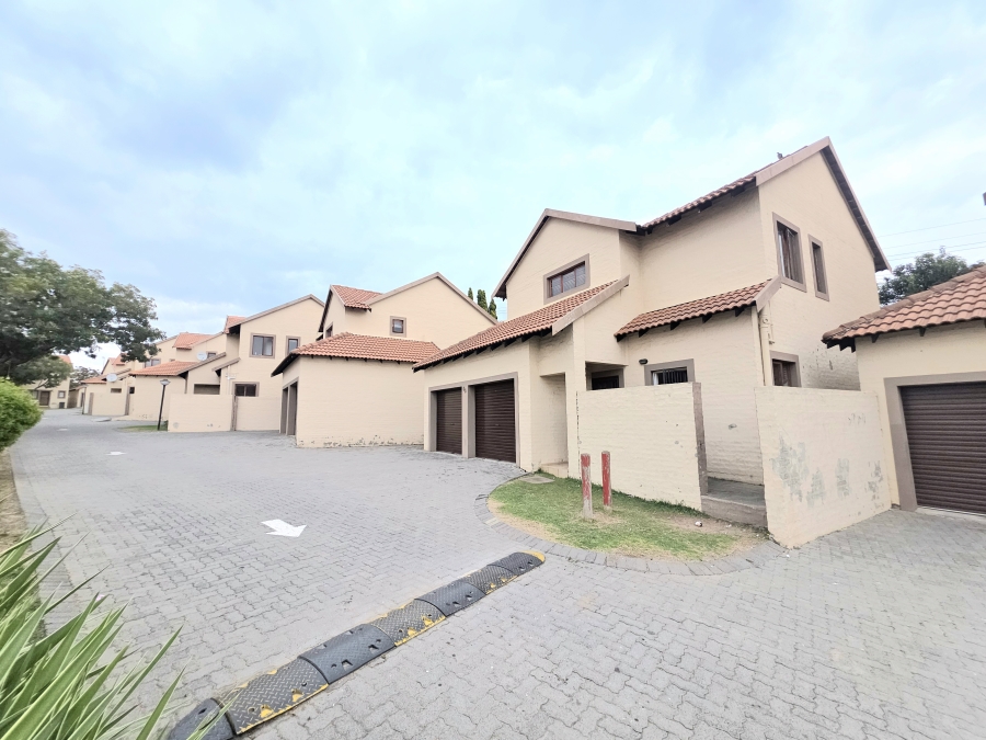 3 Bedroom Property for Sale in Noordwyk Gauteng