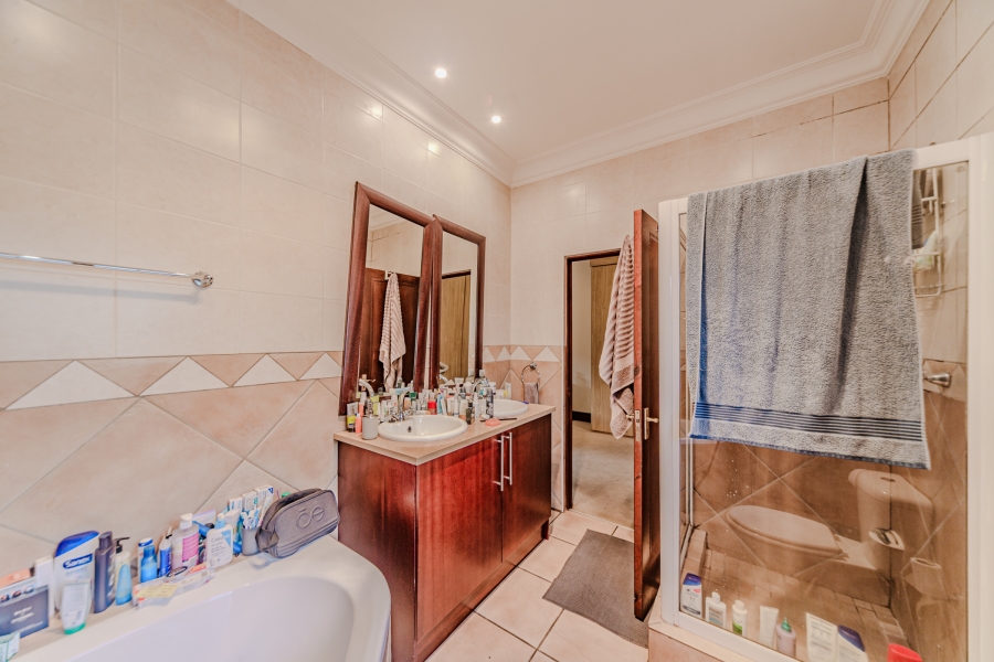 3 Bedroom Property for Sale in Waterkloof Ridge Gauteng