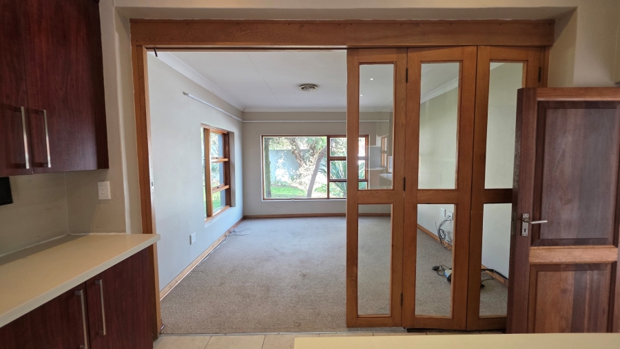 To Let 5 Bedroom Property for Rent in Savoy Estate Gauteng