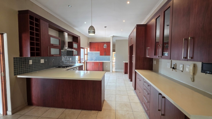 To Let 5 Bedroom Property for Rent in Savoy Estate Gauteng