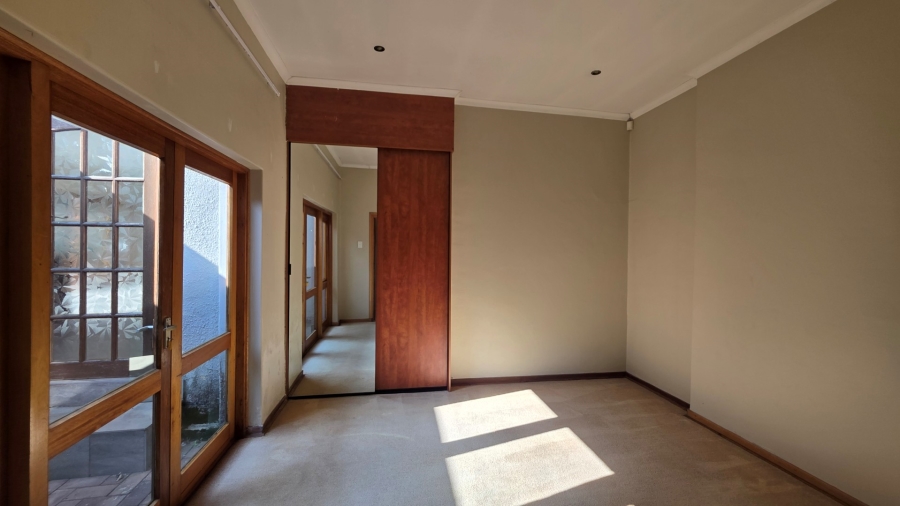 To Let 5 Bedroom Property for Rent in Savoy Estate Gauteng