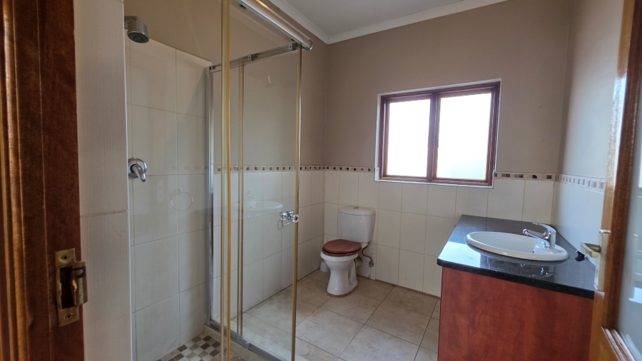 To Let 5 Bedroom Property for Rent in Savoy Estate Gauteng