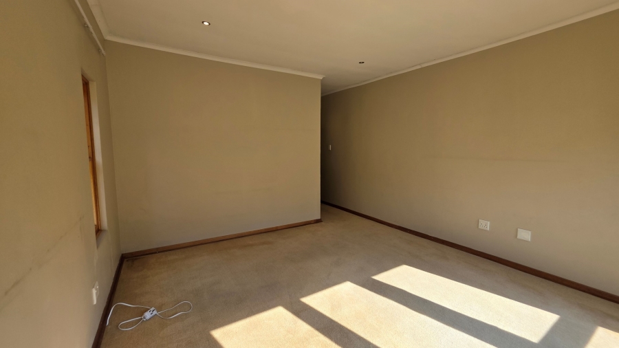 To Let 5 Bedroom Property for Rent in Savoy Estate Gauteng