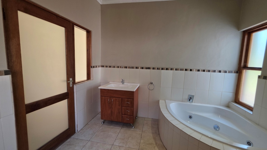 To Let 5 Bedroom Property for Rent in Savoy Estate Gauteng