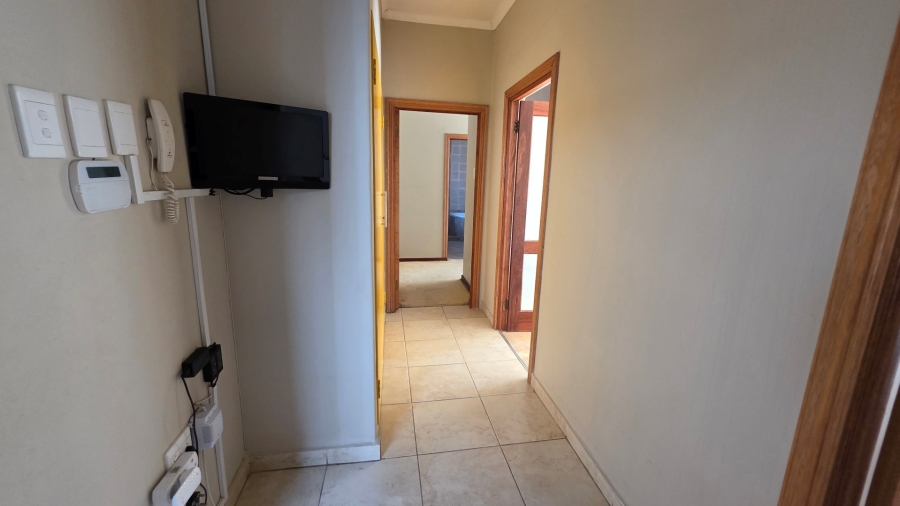 To Let 5 Bedroom Property for Rent in Savoy Estate Gauteng