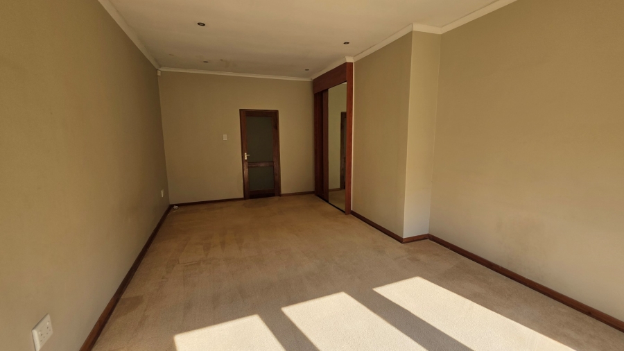 To Let 5 Bedroom Property for Rent in Savoy Estate Gauteng
