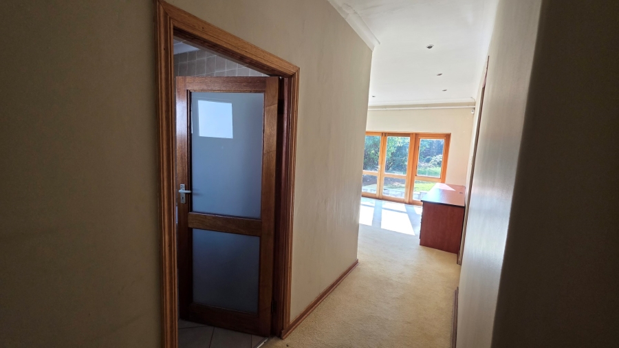 To Let 5 Bedroom Property for Rent in Savoy Estate Gauteng
