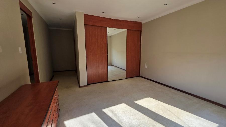 To Let 5 Bedroom Property for Rent in Savoy Estate Gauteng