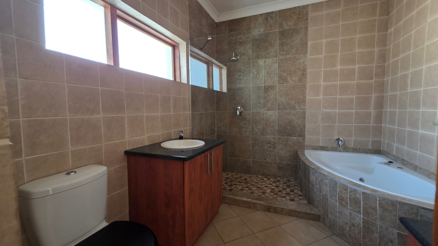 To Let 5 Bedroom Property for Rent in Savoy Estate Gauteng