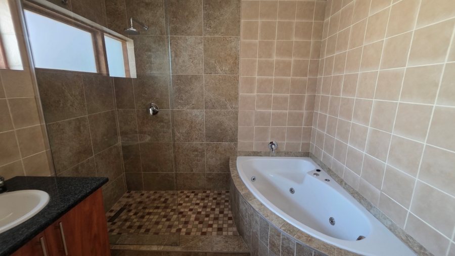 To Let 5 Bedroom Property for Rent in Savoy Estate Gauteng