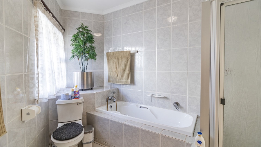 3 Bedroom Property for Sale in Bassonia Gauteng