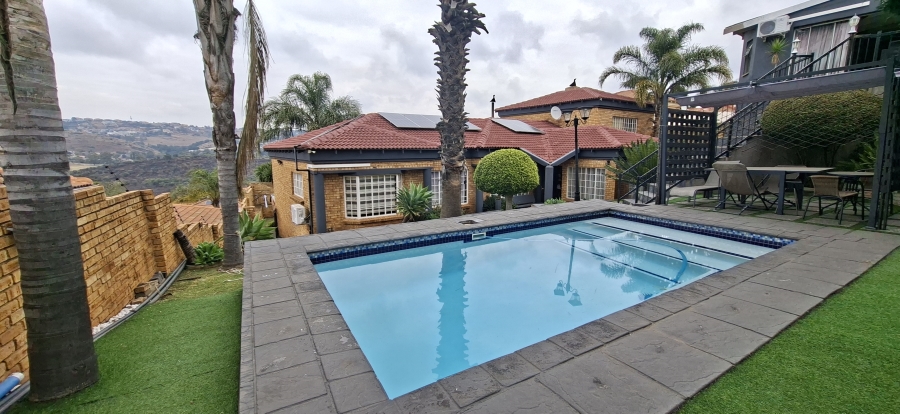 5 Bedroom Property for Sale in Rangeview Gauteng