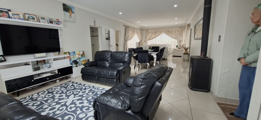 5 Bedroom Property for Sale in Rangeview Gauteng
