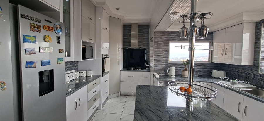 5 Bedroom Property for Sale in Rangeview Gauteng