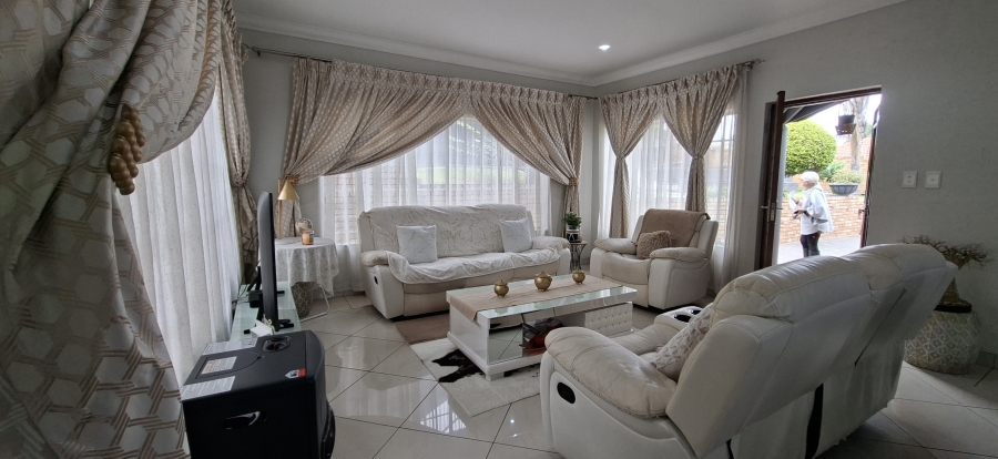 5 Bedroom Property for Sale in Rangeview Gauteng