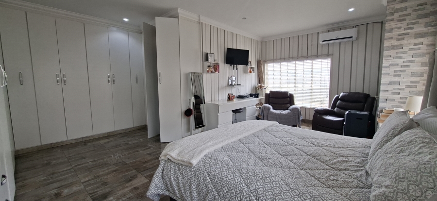 5 Bedroom Property for Sale in Rangeview Gauteng