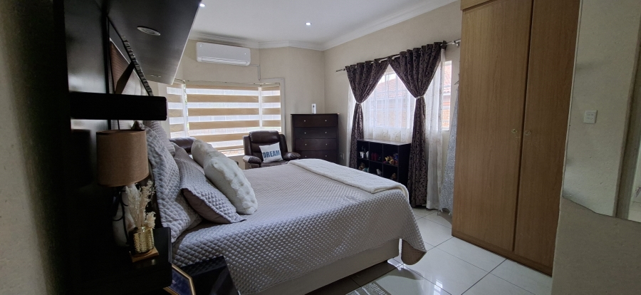 5 Bedroom Property for Sale in Rangeview Gauteng