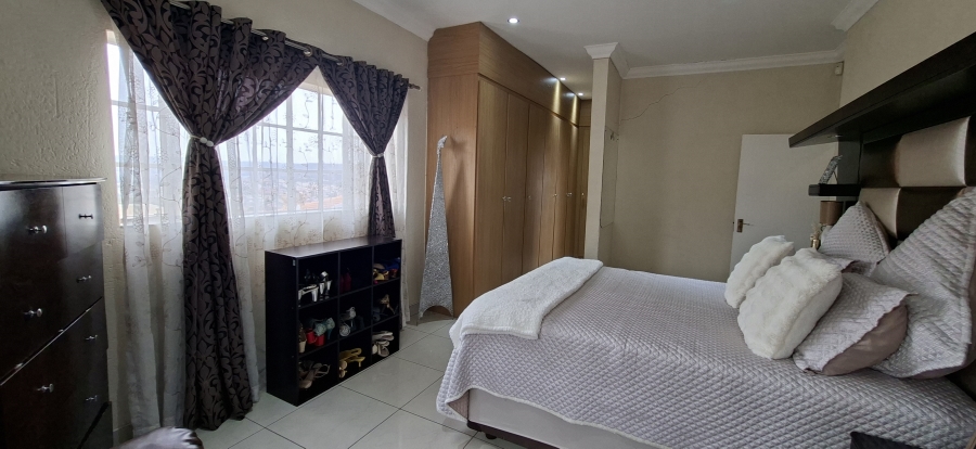5 Bedroom Property for Sale in Rangeview Gauteng
