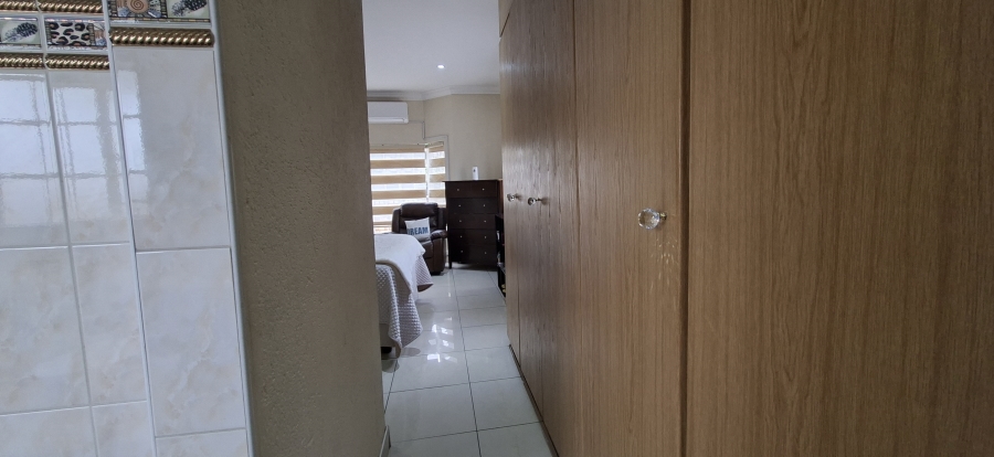 5 Bedroom Property for Sale in Rangeview Gauteng