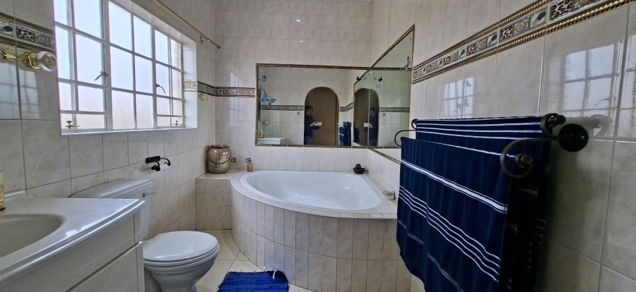 5 Bedroom Property for Sale in Rangeview Gauteng