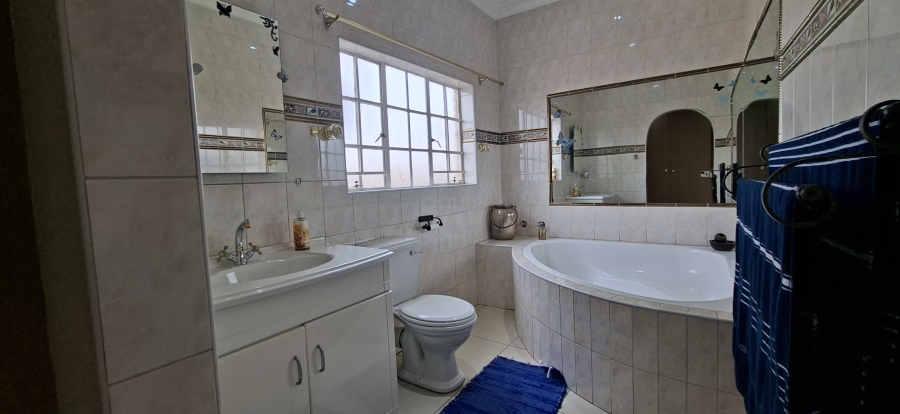 5 Bedroom Property for Sale in Rangeview Gauteng