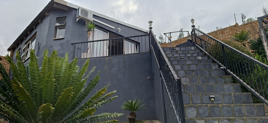 5 Bedroom Property for Sale in Rangeview Gauteng